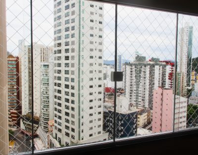 Apartamento 3 Dormitórios em Edifício Frente Mar