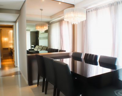 Apartamento com 2 Suítes e Terraço na Meia Praia