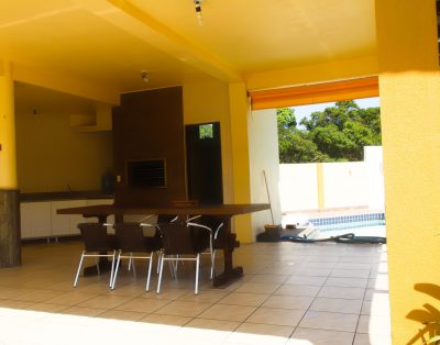Casa com Piscina na Praia de Palmas