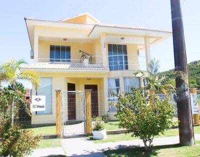 Casa com Piscina na Praia de Palmas