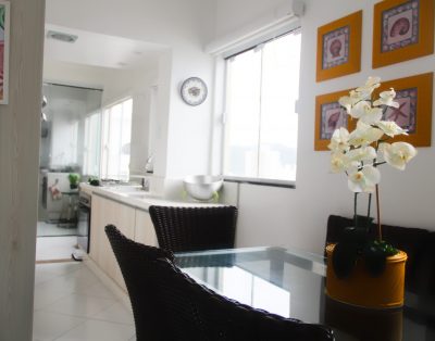 Elegante Apartamento em Edifício Frente Mar