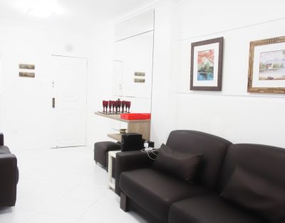 Elegante Apartamento em Edifício Frente Mar