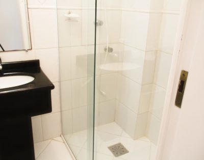 Elegante Apartamento em Edifício Frente Mar