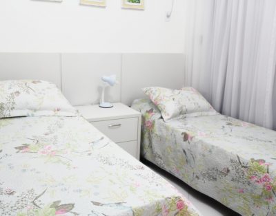 Elegante Apartamento em Edifício Frente Mar