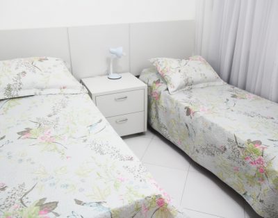 Elegante Apartamento em Edifício Frente Mar